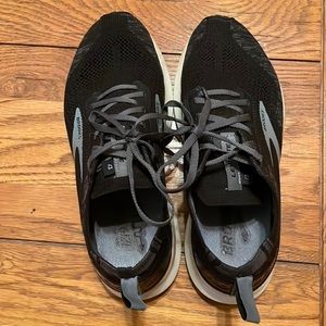 Brooks Levitate 4 Black 8